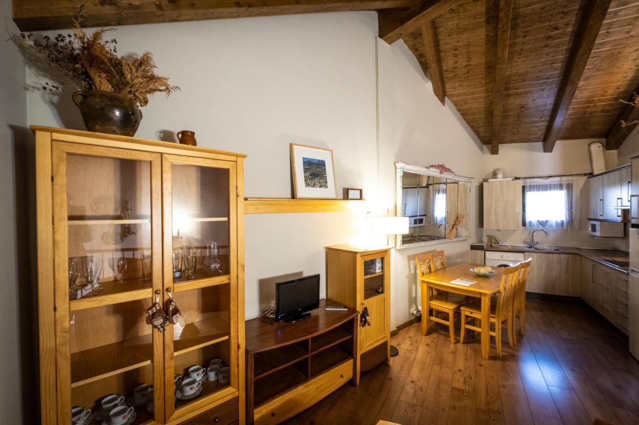 Apartamentos Turisticos Batlle Laspaules Luaran gambar