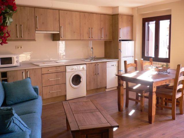 Apartamentos Turisticos Batlle Laspaules Luaran gambar