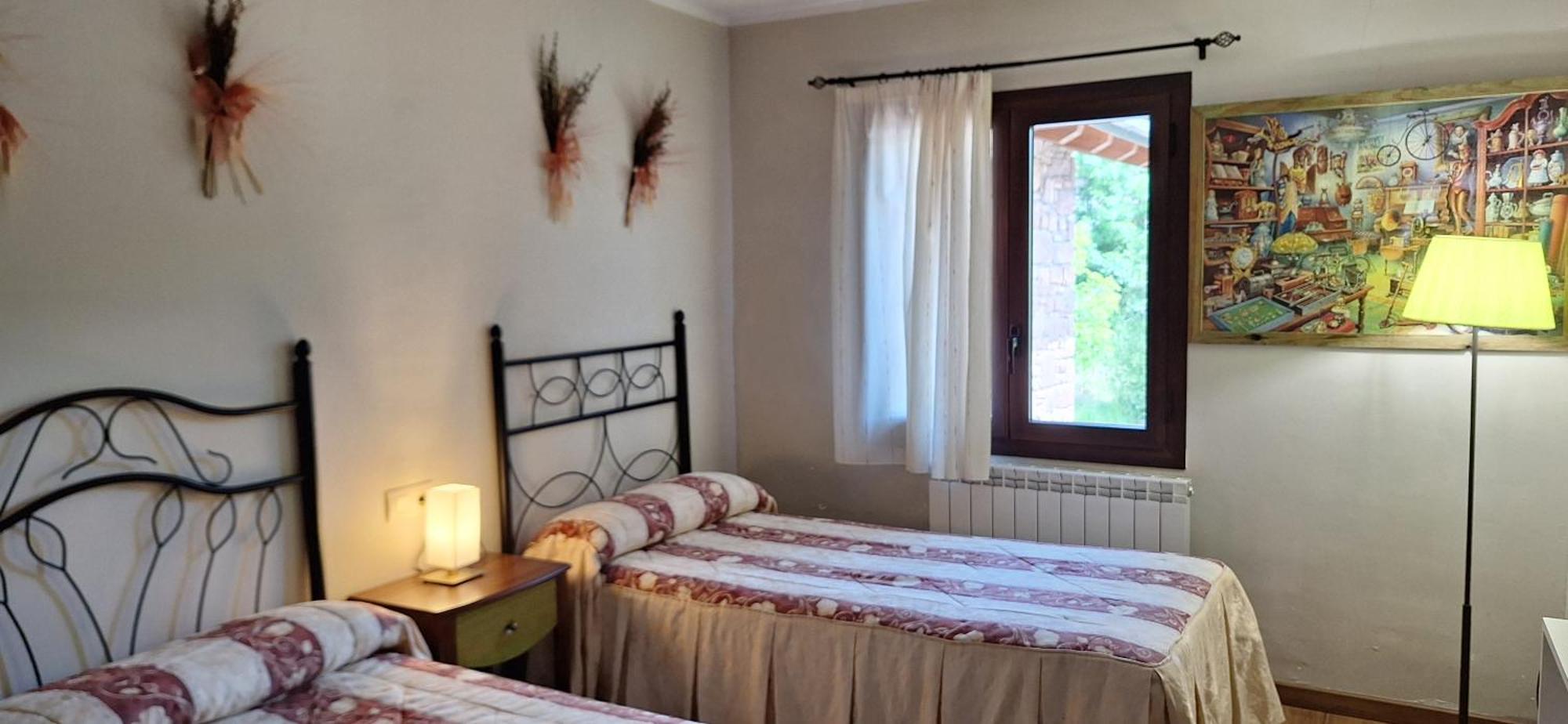 Apartamentos Turisticos Batlle Laspaules Luaran gambar