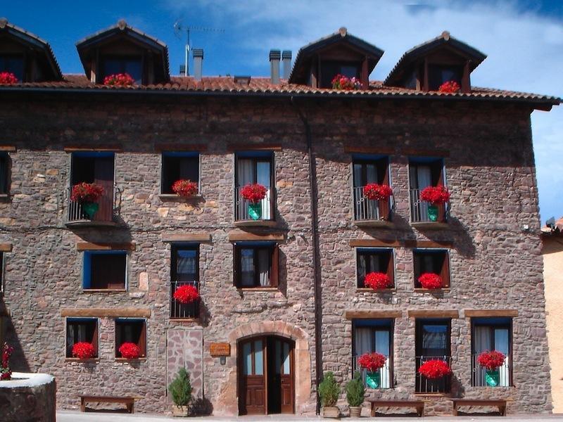 Apartamentos Turisticos Batlle Laspaules Luaran gambar